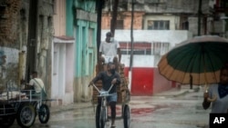 Lluvias dejan inundaciones en las calles de La Habana, este 1 de junio. (AP/Ramon Espinosa)