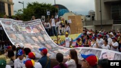 Manifestantes contra Nicolás Maduro, sábado 10 de mayo del 2014, en Caracas (Venezuela).