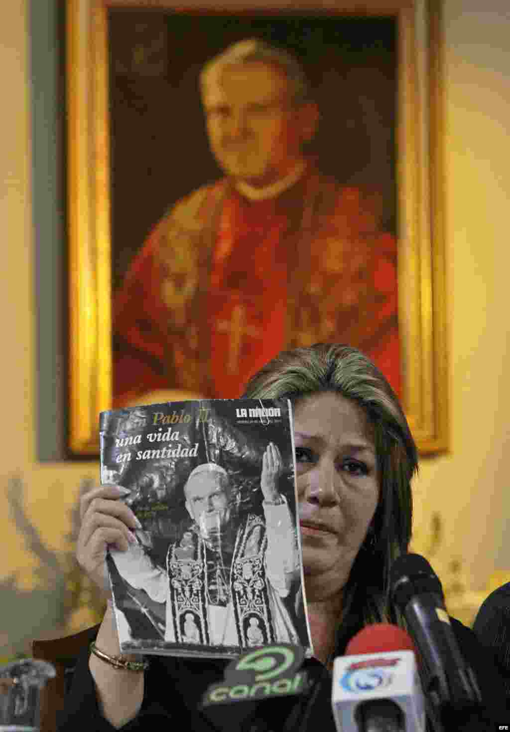 Floribeth Mora expone el milagro de su sanación.