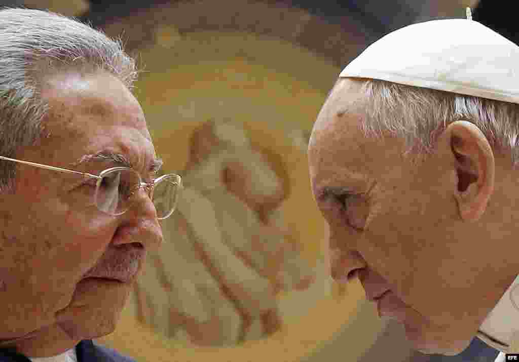 Reunión entre Francisco y Castro.