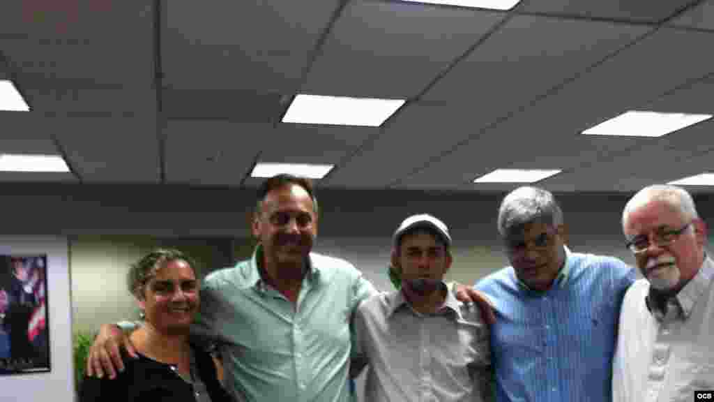 De derecha a izquierda: Yoaxis Marcheco, Tomás Cardoso, Mario Félix Lleonart Barroso, Alvaro Alba y Rolando Cartaya.