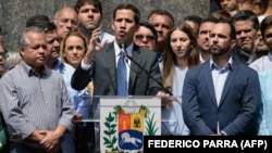 Juan Guaidó se dirige a sus seguidores.