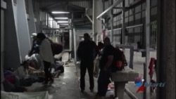 Cubanos sobreviven en Costa Rica mientras esperan una salida a su situación Cubanos sobreviven en Costa Rica mientras esperan una salida a su situación