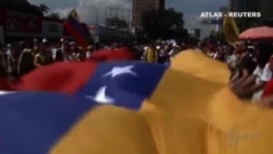 La oposición anti-chavista protesta contra la suspensión del referéndum revocatorio La oposición anti-chavista protesta contra la suspensión del referéndum revocatorio