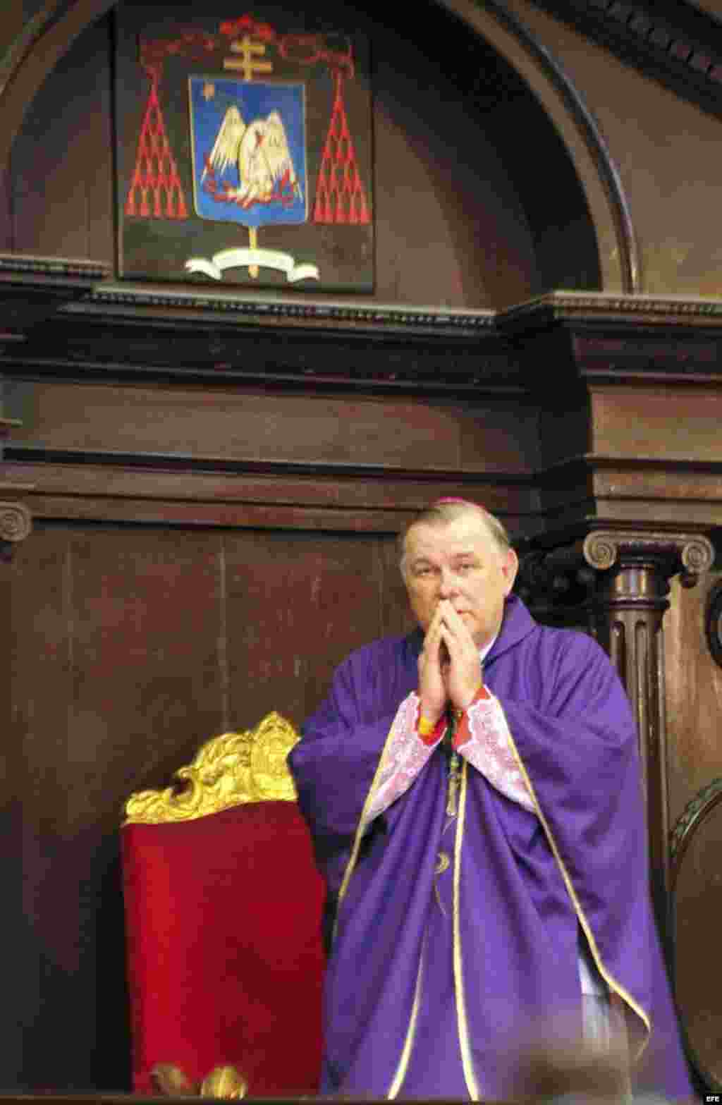 El arzobispo de Miami, Thomas Wenski, oficia una misa en la Catedral de La Habana, Cuba, el martes 27 de marzo de 2012.