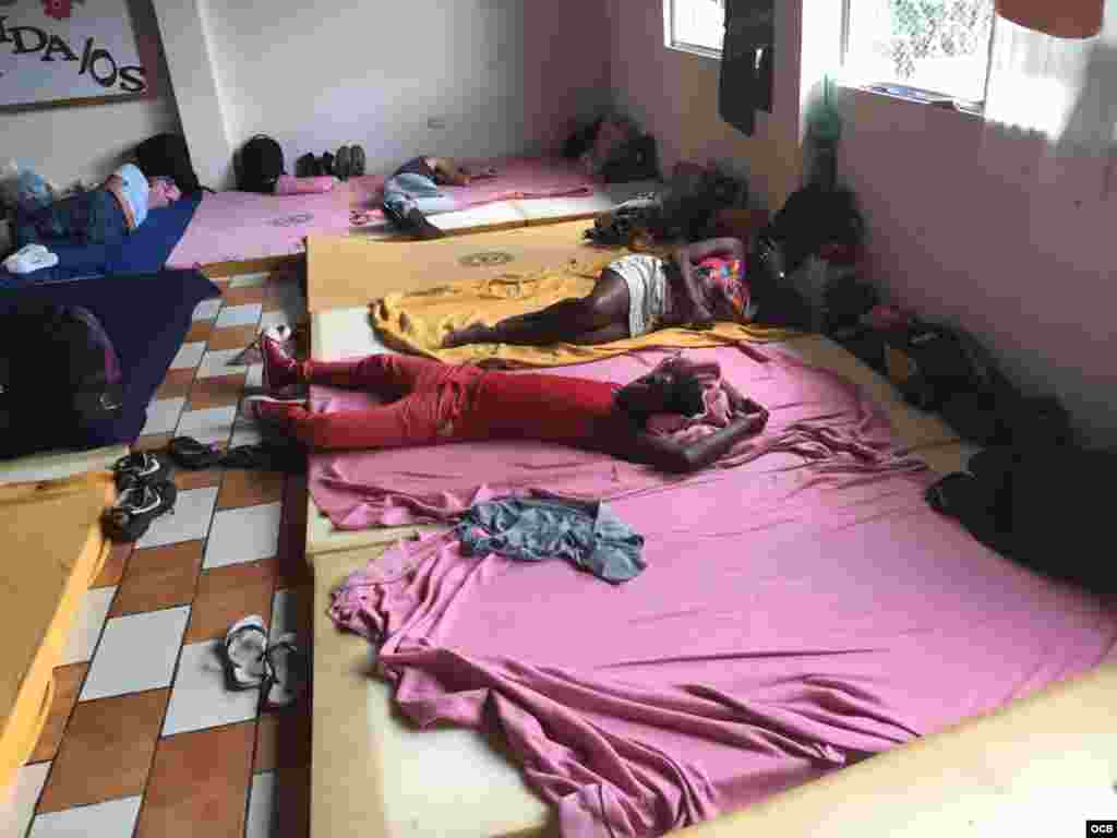 Cubanos en el poblado La Cruz, cercano a la frontera con Nicaragua.