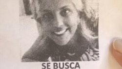 Maura Vázquez recorre La Habana con un cartel, intentando localizar a su hija Doraiky Aguila Vázquez, desaparecida hace tres meses. Maura Vázquez recorre La Habana con un cartel, intentando localizar a su hija Doraiky Aguila Vázquez, desaparecida hace tres meses.