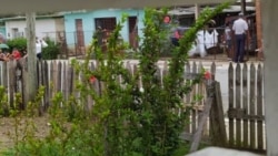 "Si salgo ya esto es un polvorín", dice madre pinareña acosada por la policía tras denuncia en Facebook "Si salgo ya esto es un polvorín", dice madre pinareña acosada por la policía tras denuncia en Facebook