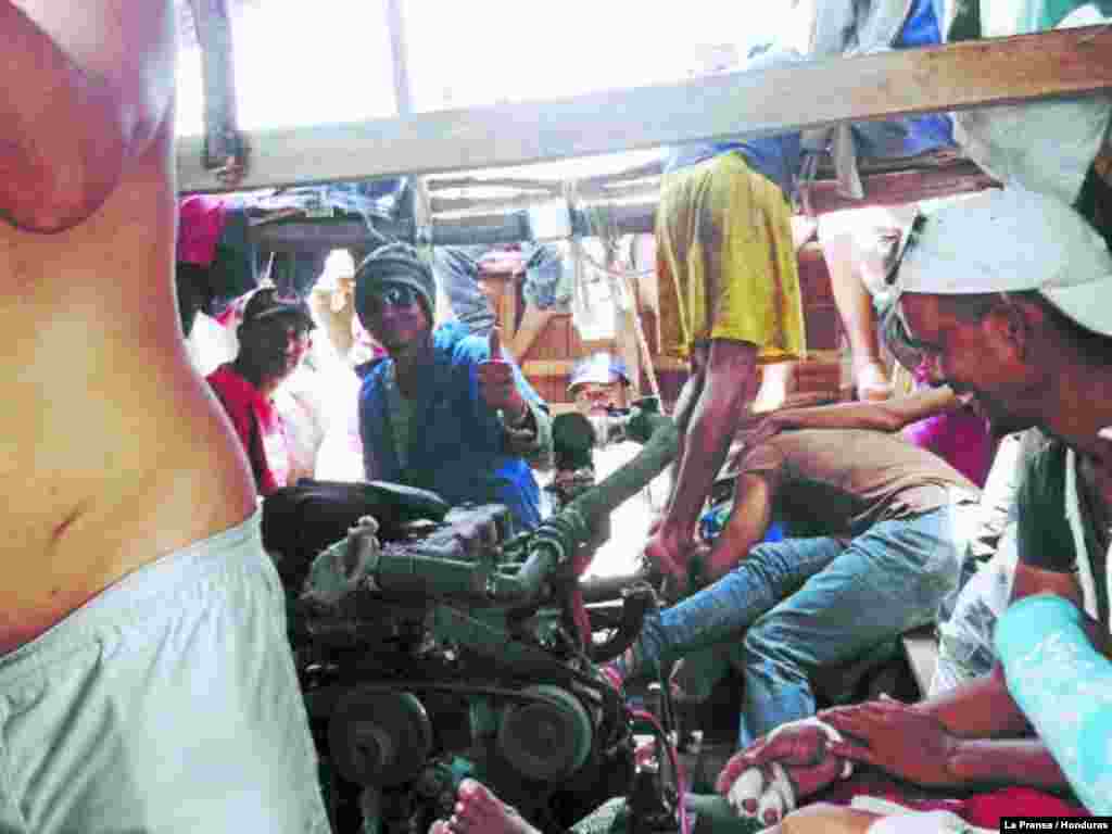 Los 34 cubanos salieron de su tierra en la madrugada.