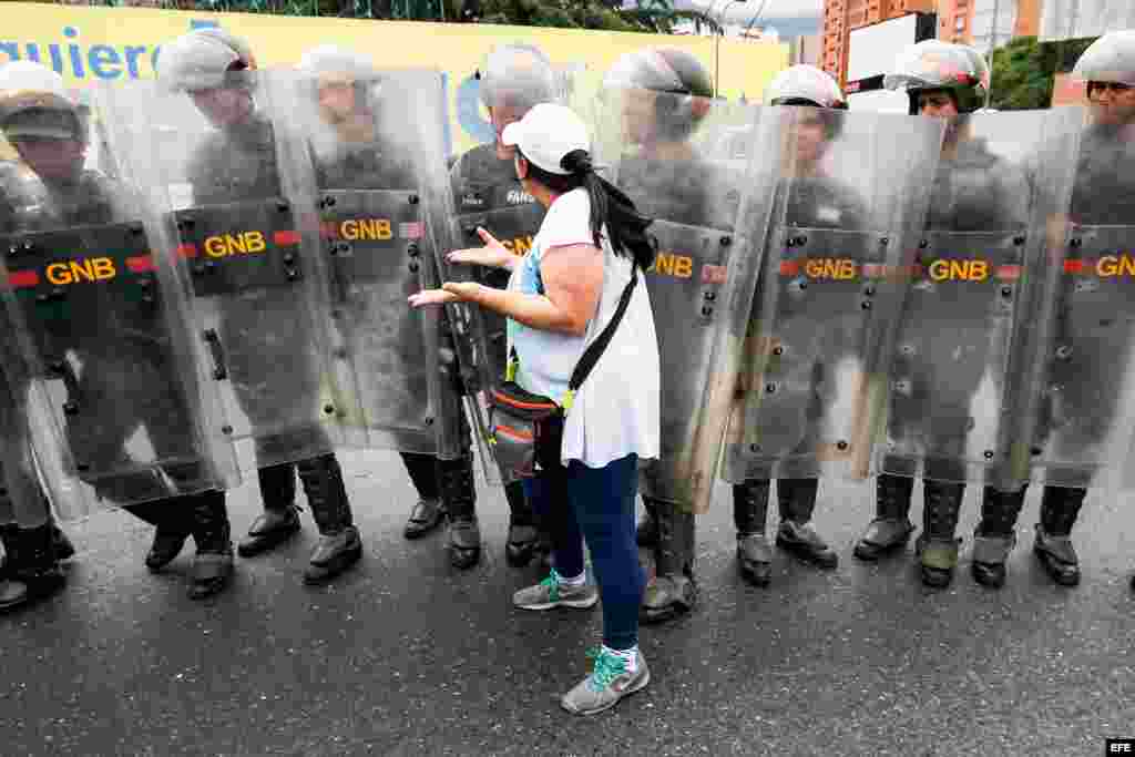 Oposición venezolana en Caracas tenía planeado dirigirse a la sede del Consejo Nacional Electoral para exigir referéndum revocatorio contra Maduro.