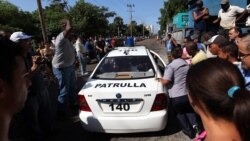 Decenas de Damas de Blanco detenidas en La Habana luego de salir de misa  Decenas de Damas de Blanco detenidas en La Habana luego de salir de misa
