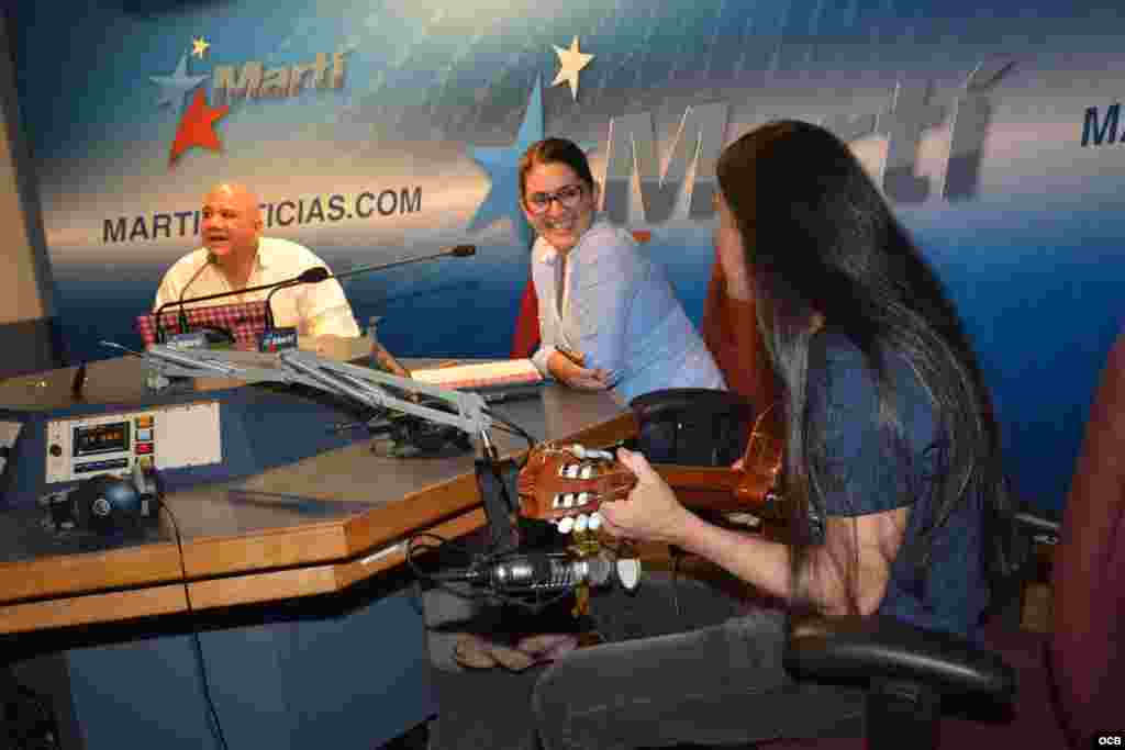 Larramendi comentó que ya trabaja en sus próximo disco y que como en los anteriores se encargará de hacer que su música llegué a su público de la isla.    