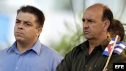 El presidente Barack Obama saluda a Alan Gross, invitado al Discurso de la Unión.