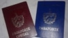 Pasaportes cubanos. (Archivo)