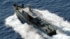 Una embarcación de las Tropas Guardafronteras (TGF) cubanas patrulla las costas del municipio de Baracoa, Guantánamo.