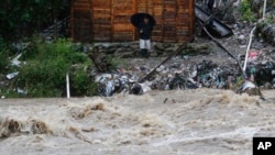 El Rio Bermejo crecido por las lluvias del huracán Iota in San Pedro Sula, Honduras.