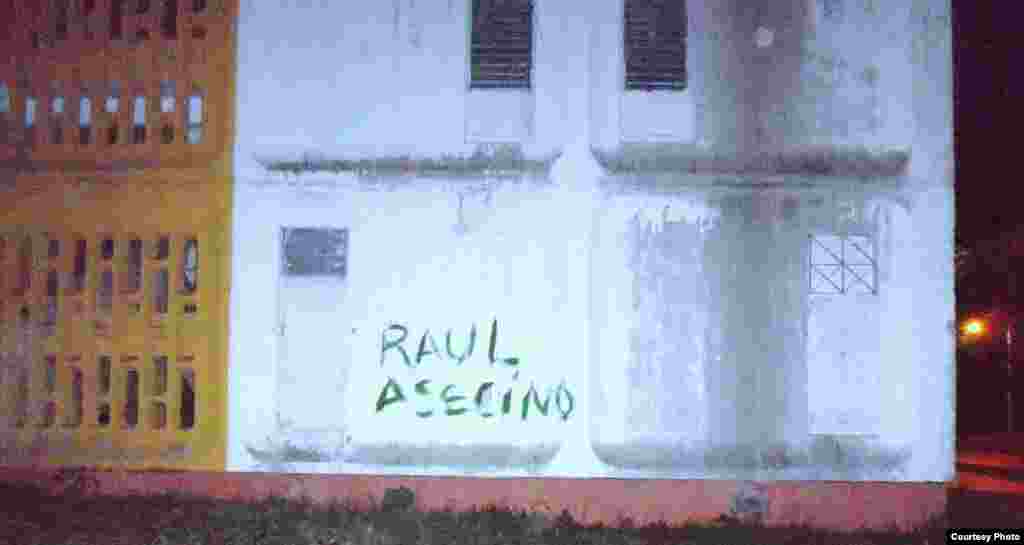 Cartel antigubernamental.