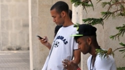 Activistas cubanos denuncian la grave situación de incomunicación que afecta a varias comunidades.
 Activistas cubanos denuncian la grave situación de incomunicación que afecta a varias comunidades.