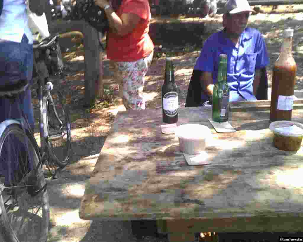 El reportero ciudadano de José R Borges recorre mercados privados  de venta a la población en Cabaiguán, Sancti Spíritus.