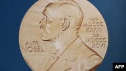 Medalla con la imagen de Alfred Nobel
