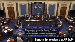 Captura del momento de la votación sobre la constitucionalidad de someter al expresidente Donald Trump a un juicio político, el 9 de febrero de 2021. Senate TV vía AP.