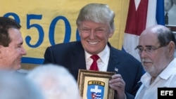 Donald Trump, visitó el 25 de octubre el Museo de los Combatientes de la invasión a Bahia de Cochinos, en Miami (Florida).