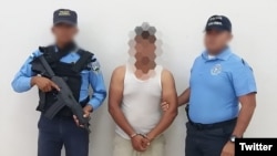 El coyote trasladaba a cuatro ciudadanos extranjeros, entre ellos a un cubano.