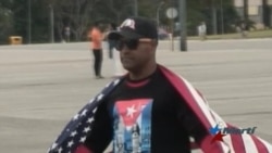 Cubano que ondeó la bandera de EEUU ante Castro se declara en huelga de hambre Cubano que ondeó la bandera de EEUU ante Castro se declara en huelga de hambre