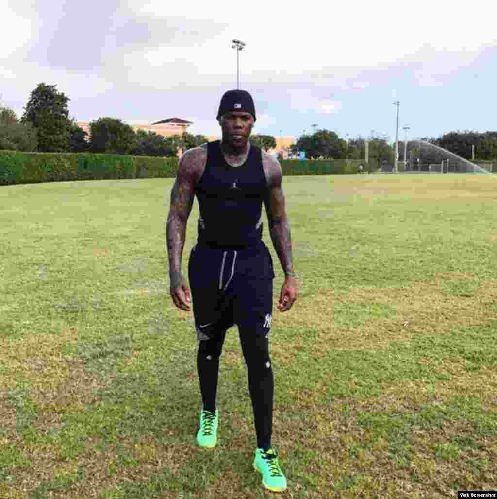 Aroldis Chapman es el cerrador de los Yankees de Nueva York. En la temporada 2016 con los Yankees y los Chicago Cubs tuvo récord de 4 victorias y 1 derrota. Su promedio de carreras limpias permitidas fue de 1.55 en 58.0 entradas con 90 ponches y 36 juegos salvados.    