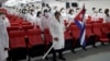 Médicos cubanos reunidos el 4 de junio de 2020, antes de ir a misión en Kuwait. REUTERS/Alexandre Meneghini