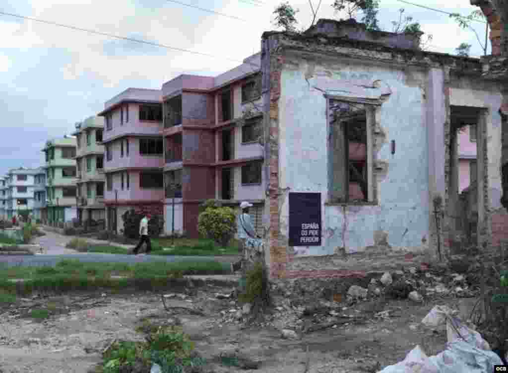 Perdón Español en las calles de La Habana, obra del artista Abel Azcona