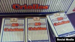 Un paquete de cajetillas de cigarro marca Criollo, a la venta en el mercado negro. (Facebook/Jennifer López Cardero)
