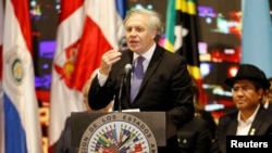 El secretario general de la OEA, Luis Almagro, habla durante la apertura de la 49na. Asamblea General de la organización, en Medellín, Colombia, el 26 de junio del 2019.