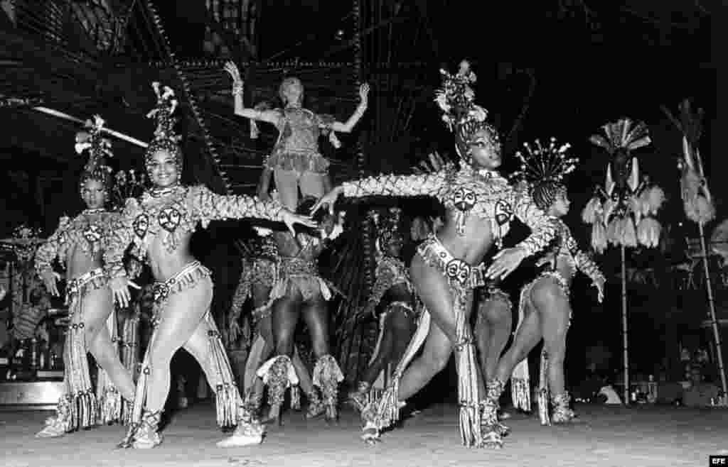Momento del espectáculo que se ofrece en el Cabaret Tropicana, La Habana 1984