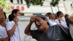 Enfermeras venezolanas protestan por bajos salarios Enfermeras venezolanas protestan por bajos salarios